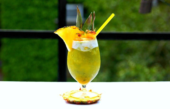 How to Make a Frozen Pinapple Mint Caipi