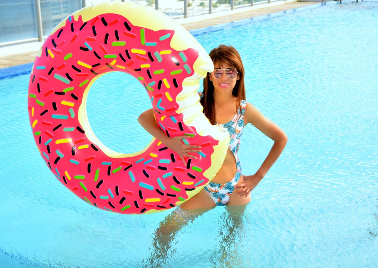 3 ways to style a swimsuit with fun floats!